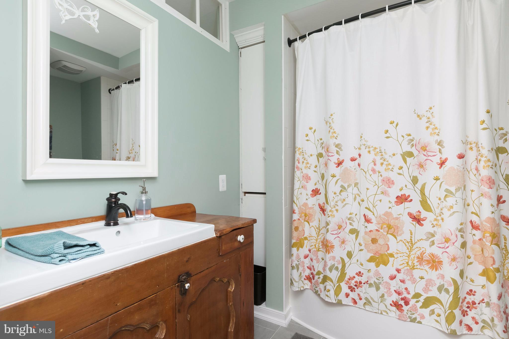 LOCUST POINT - Residential