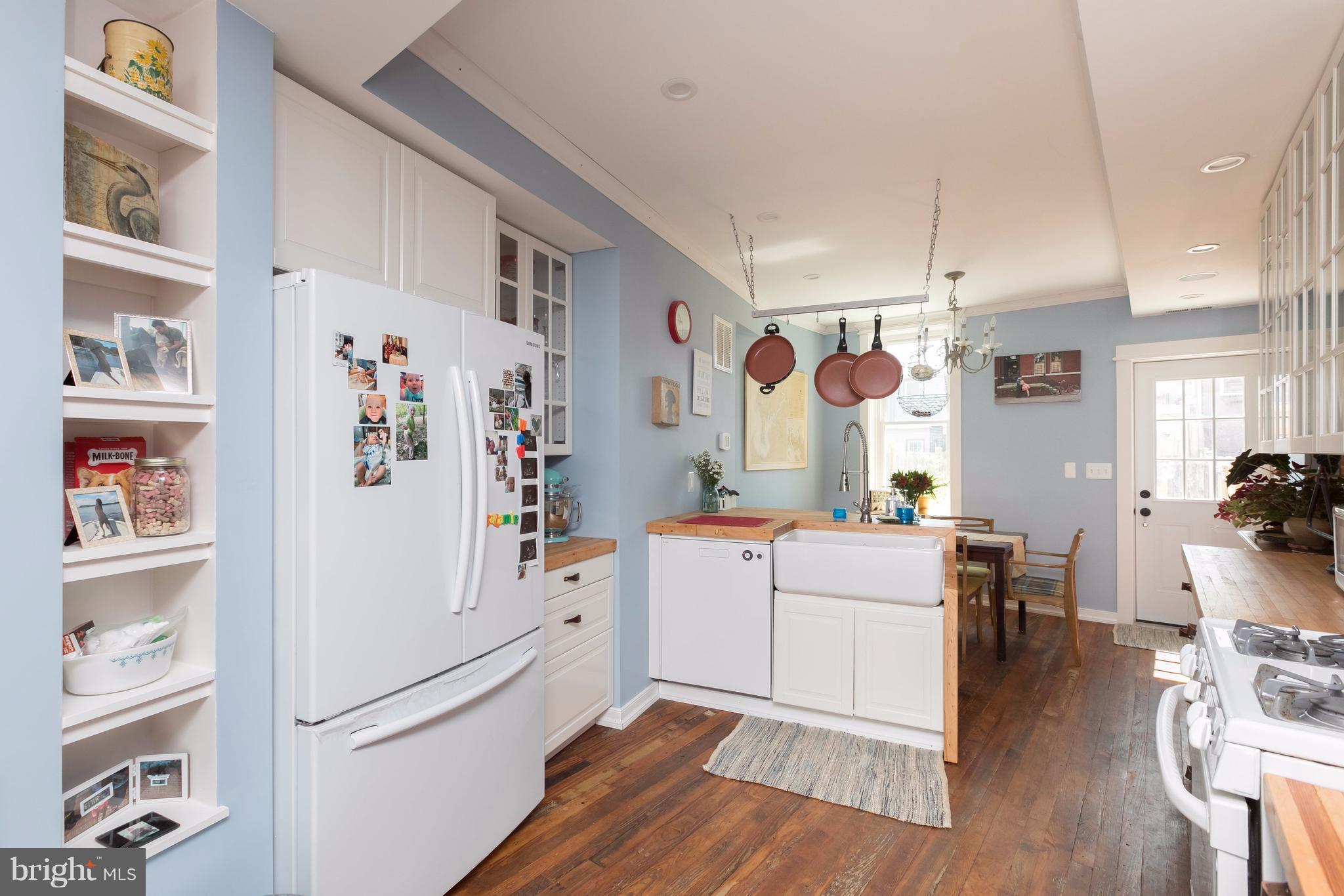 LOCUST POINT - Residential