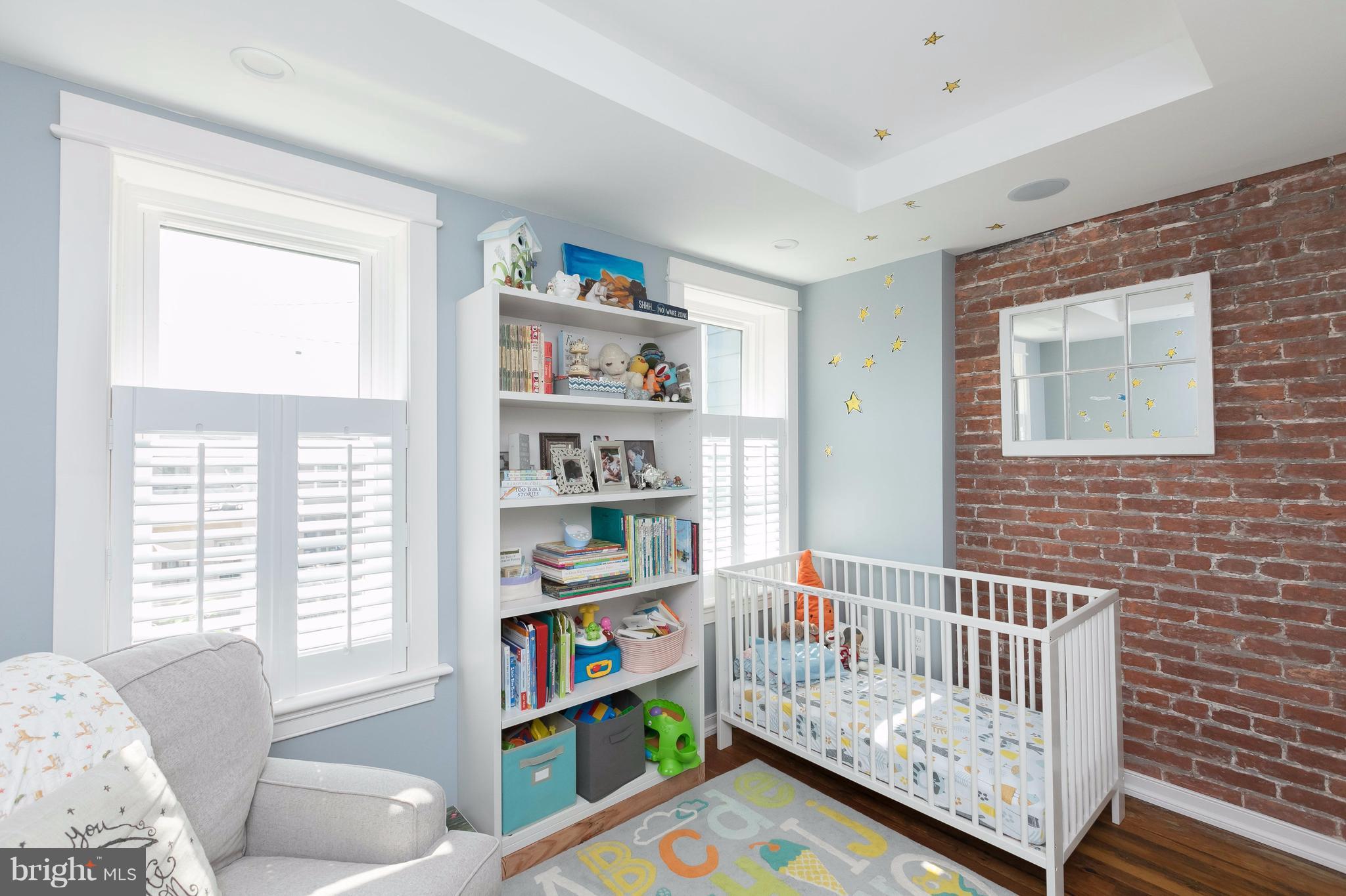 LOCUST POINT - Residential