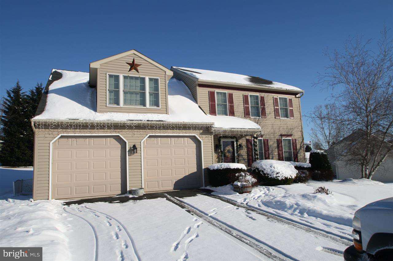 Pristine 4 Bedroom Colonial on a large lot in the Forest Hills community. Boasting many upgrades, new carpet, hardwood floors, FR,LR,DR & Foyer, Huge master suite with walk in closet , master bath & cathedral ceiling. Finished lower level, brick patio, large shed and lovely landscaping. Bring your white gloves, ready to move in and a short drive to I-83 .