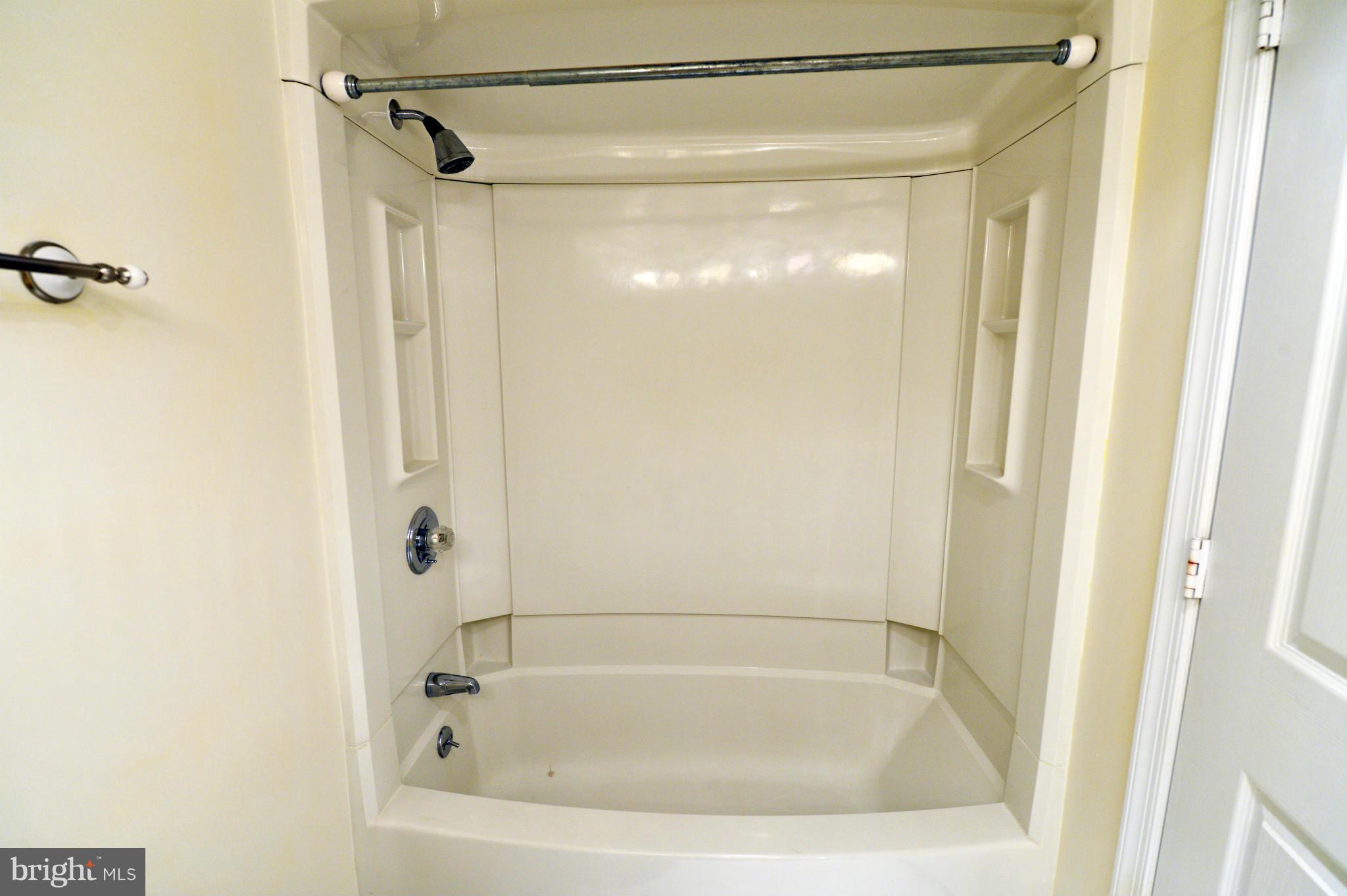 CARLYLE TOWERS - Residential