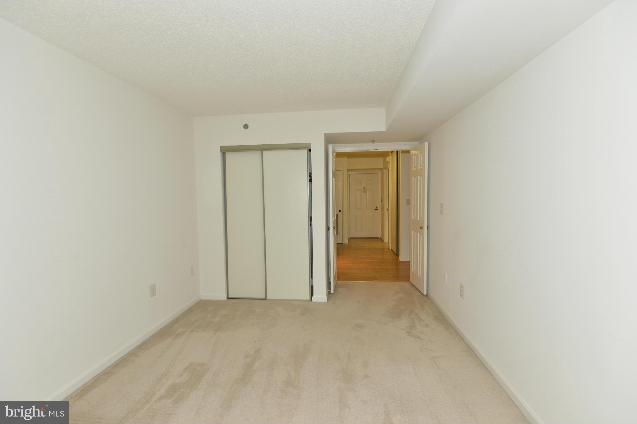 CARLYLE TOWERS - Residential