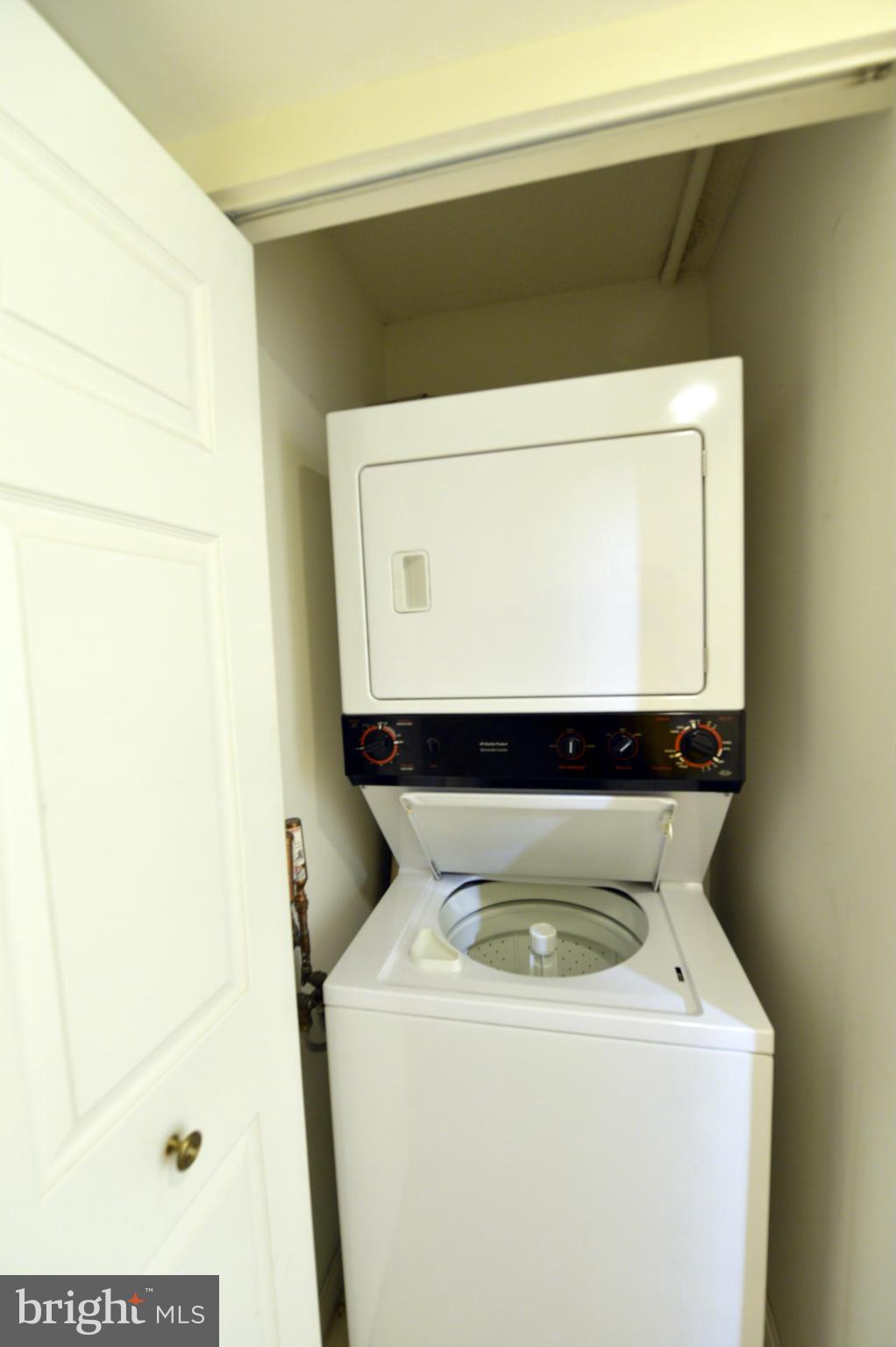 CARLYLE TOWERS - Residential