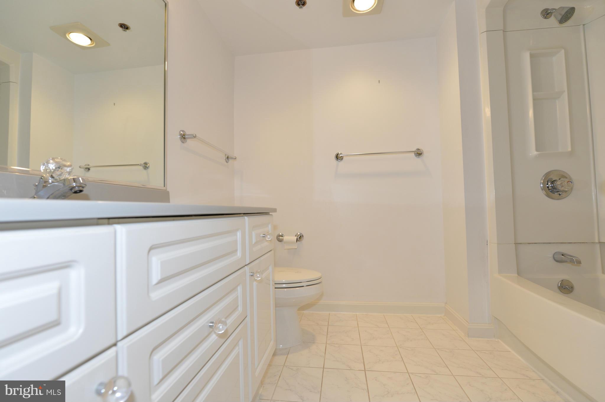 CARLYLE TOWERS - Residential