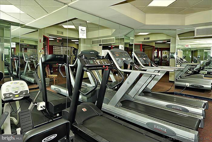 CARLYLE TOWERS - Residential