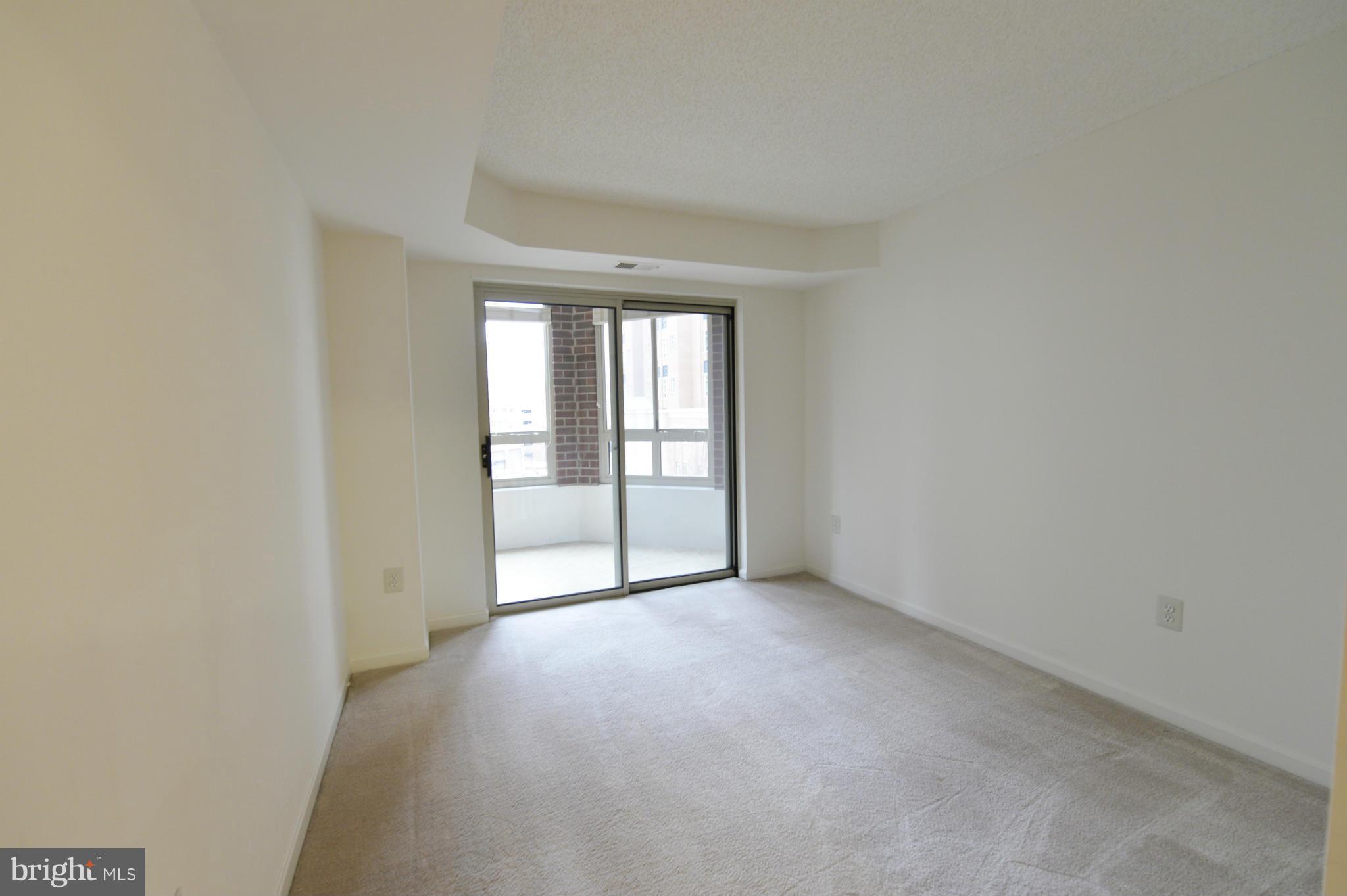 CARLYLE TOWERS - Residential