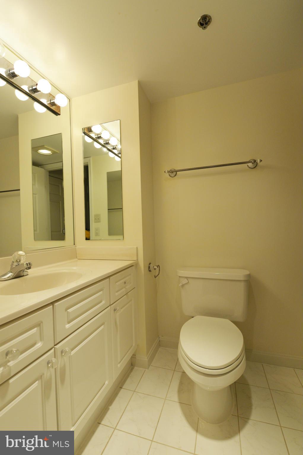 CARLYLE TOWERS - Residential