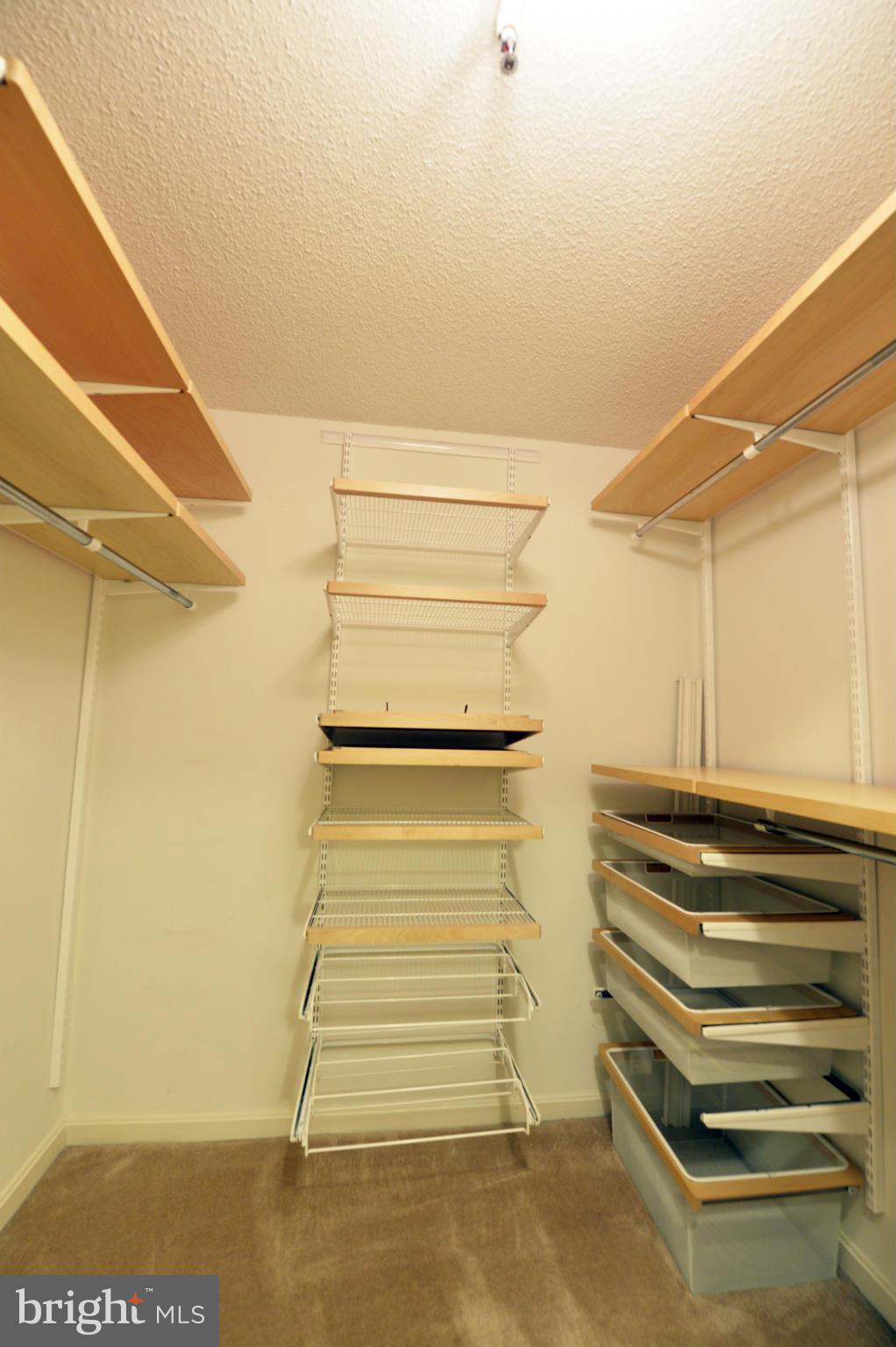 CARLYLE TOWERS - Residential