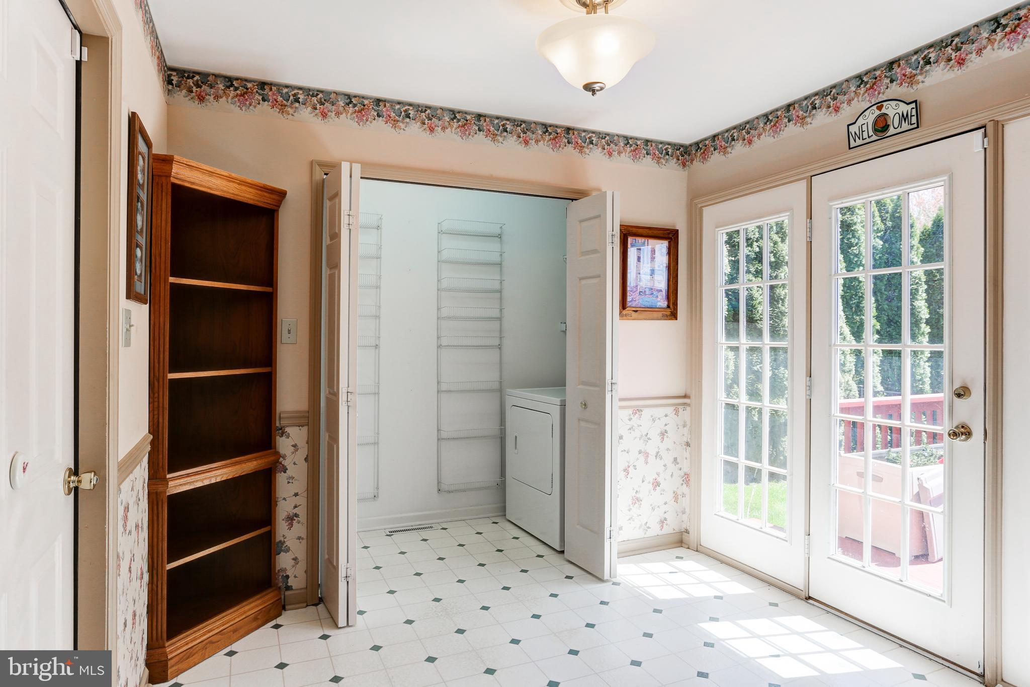 MANOR OAKS - Residential