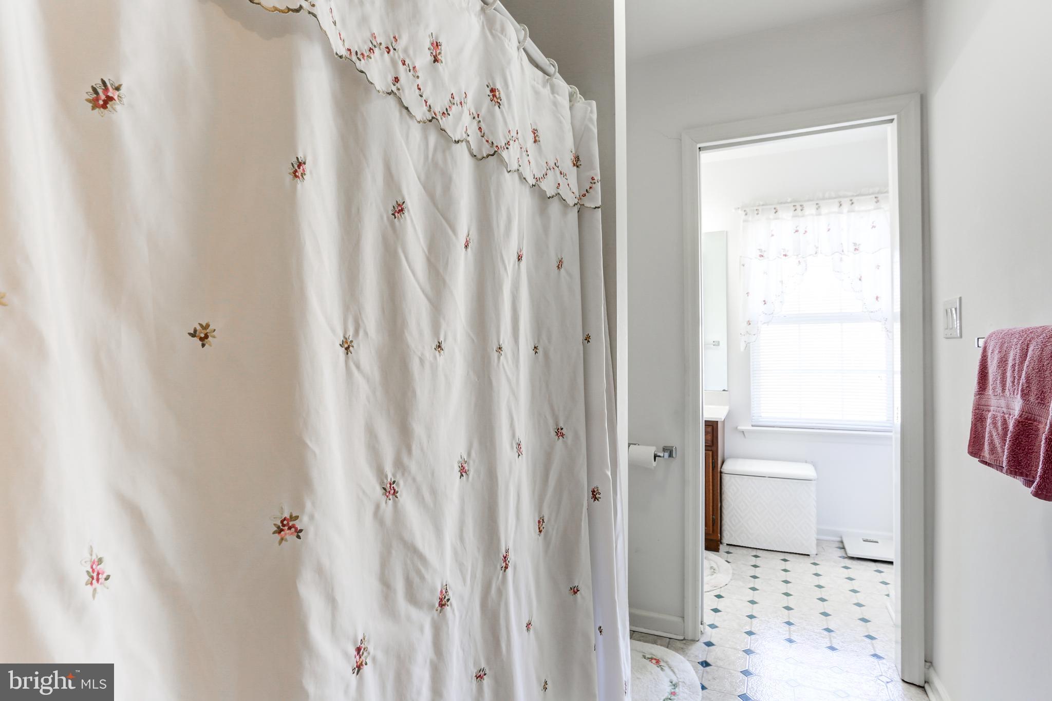 MANOR OAKS - Residential