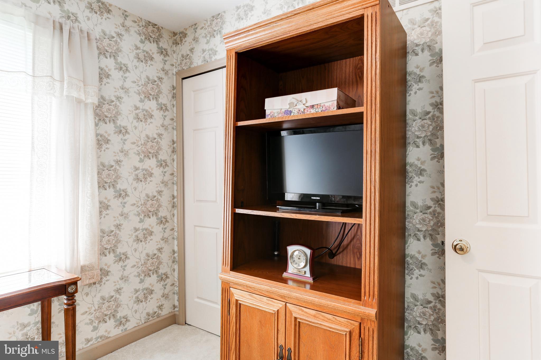 MANOR OAKS - Residential