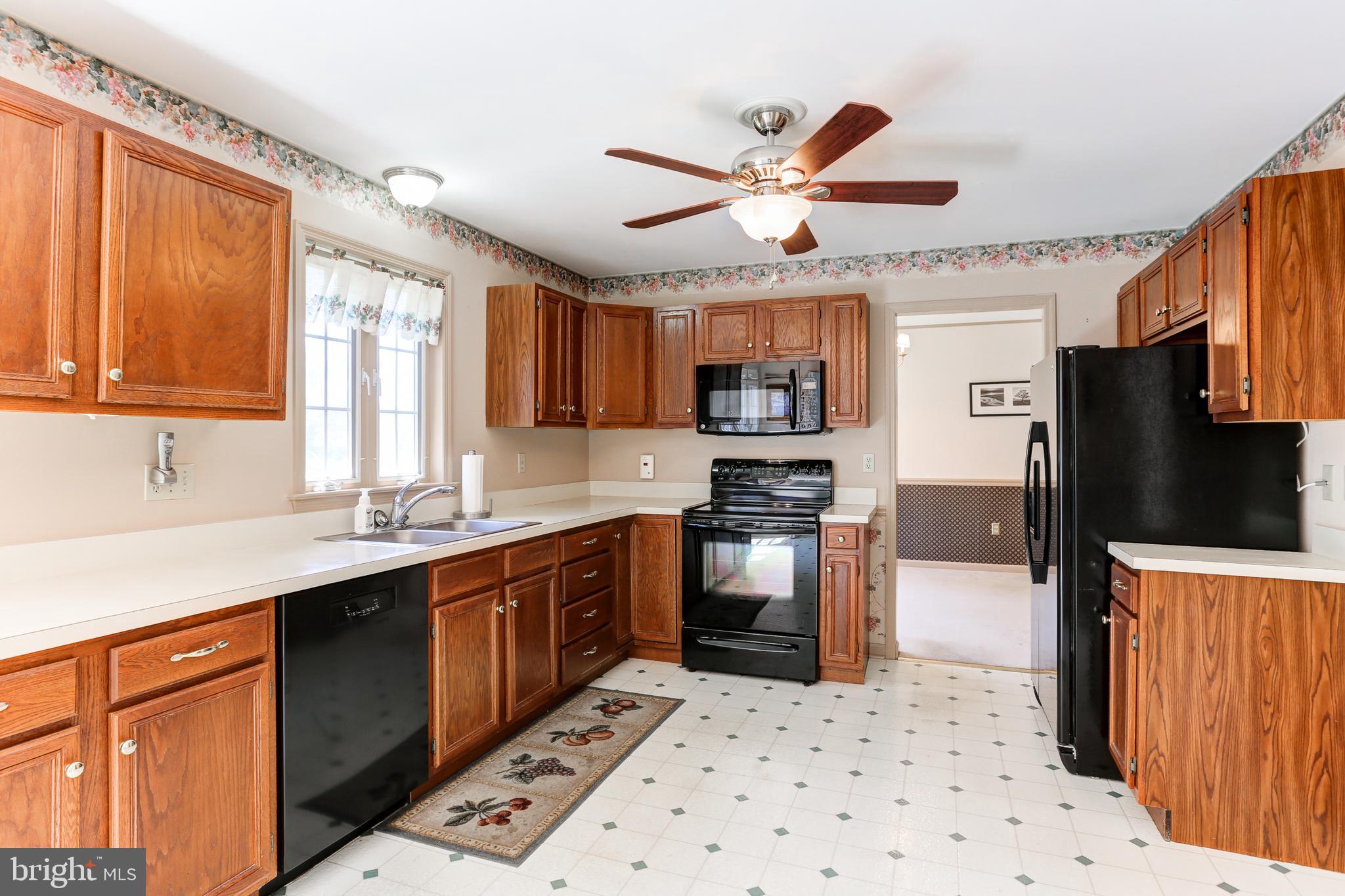 MANOR OAKS - Residential