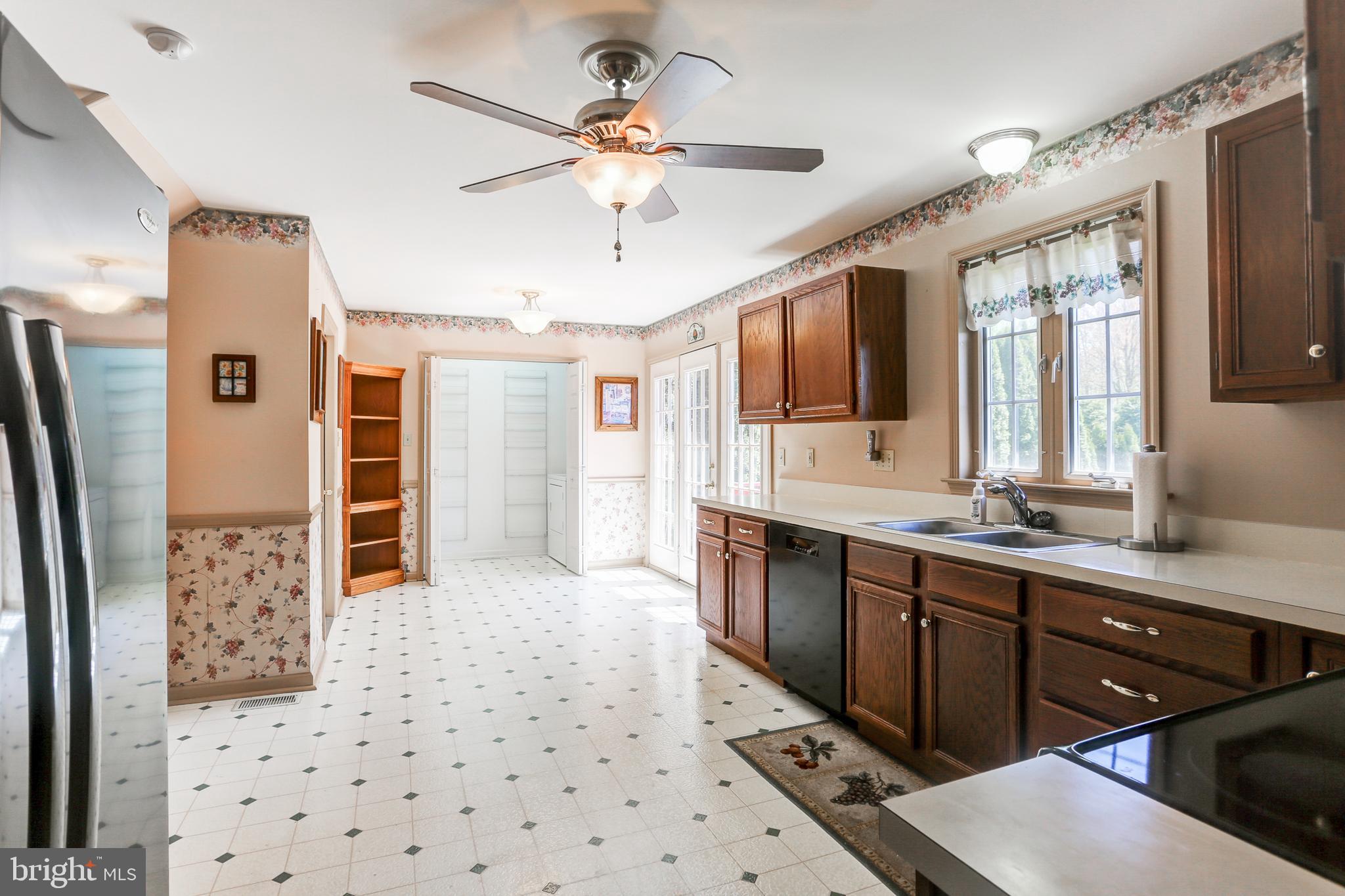 MANOR OAKS - Residential