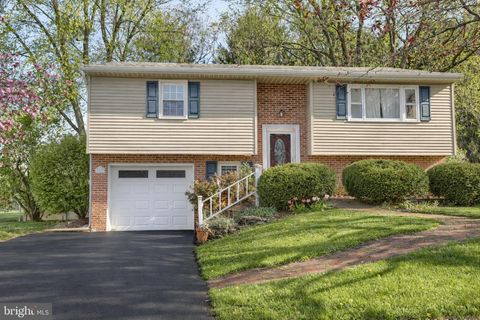 Photo of 3505 Cranmere Lane, YORK, PA 17402 (MLS # PAYK2101304)