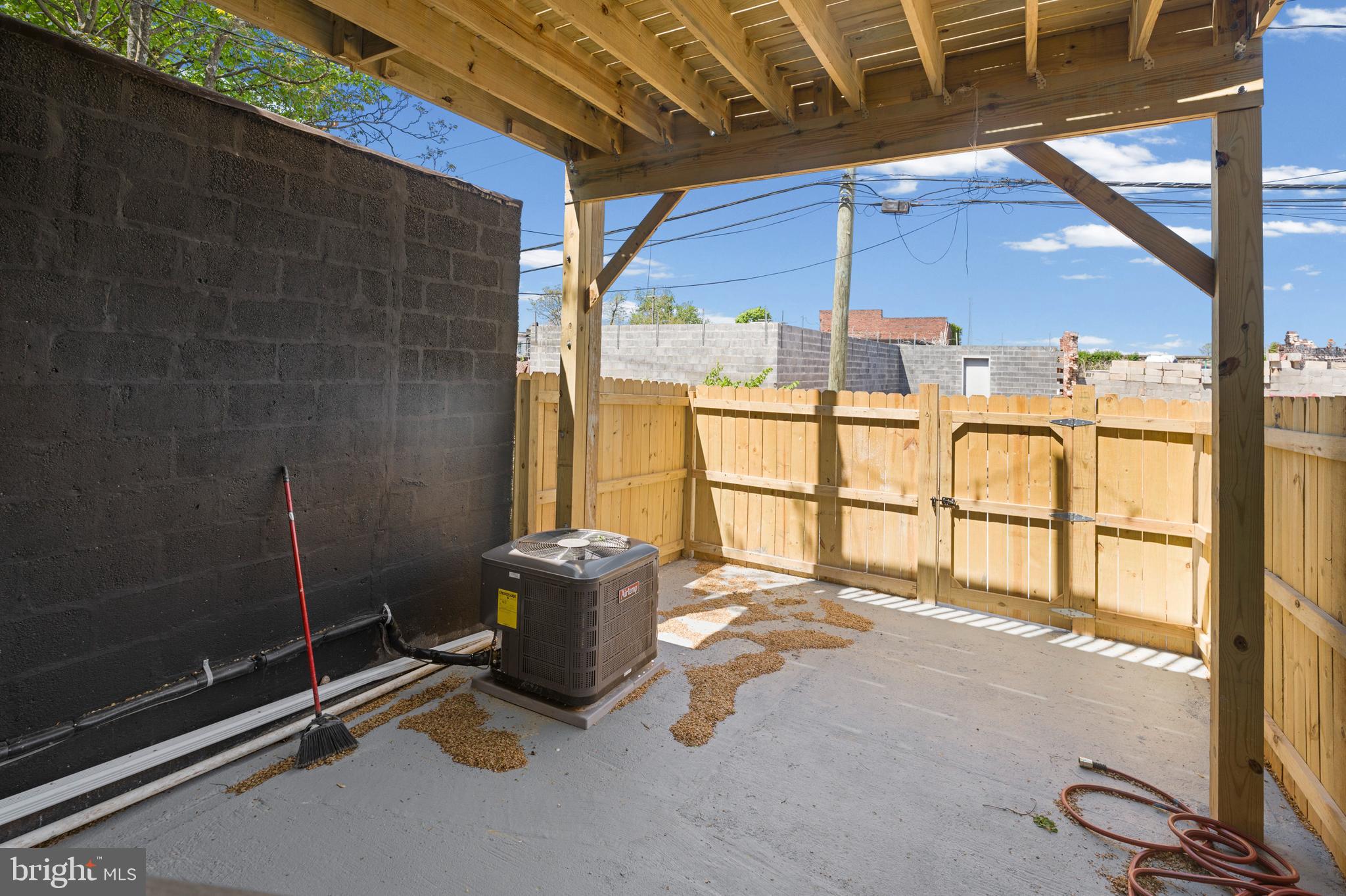 EAST BALTIMORE MIDWAY - Residential