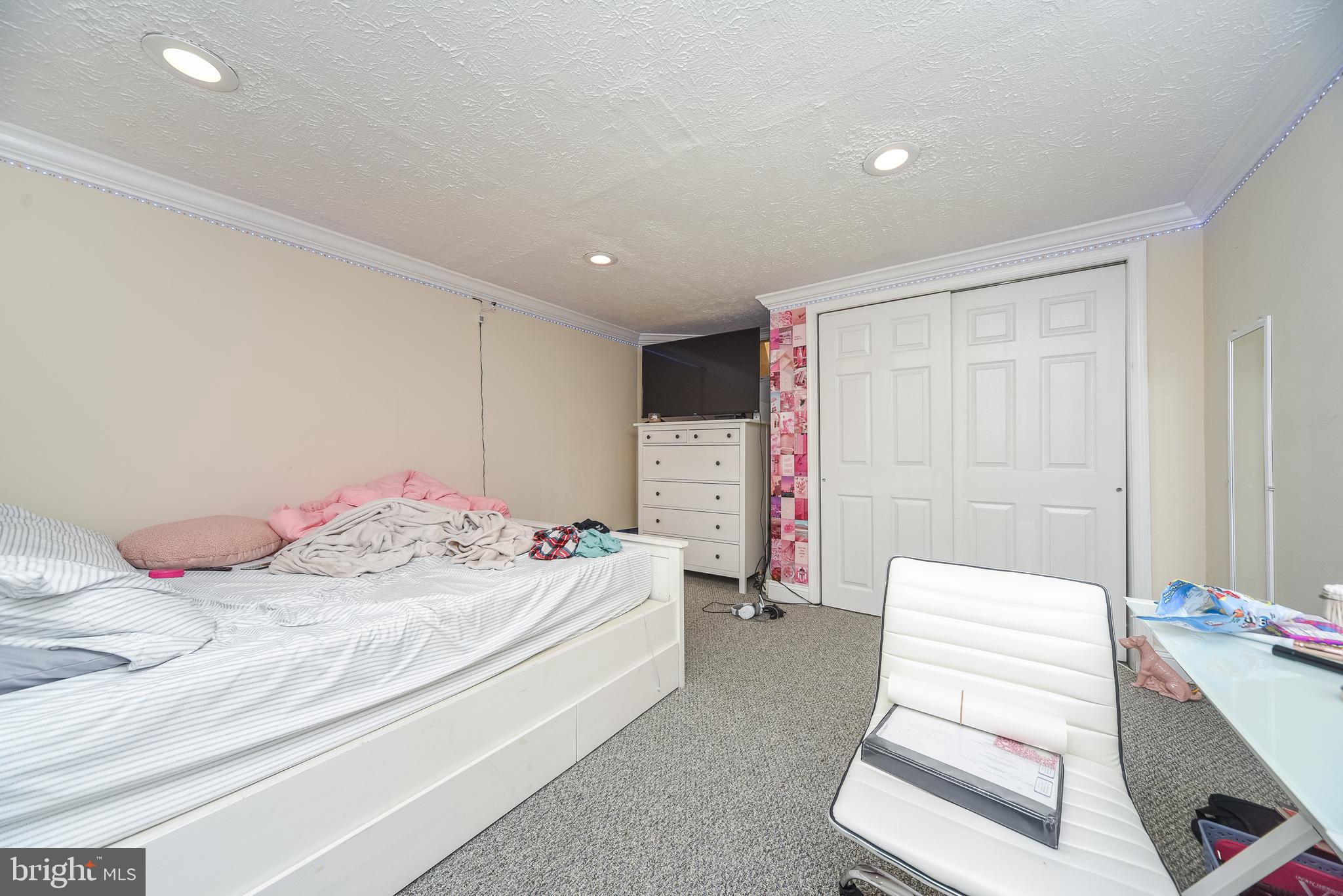 CRESTWOOD - Residential