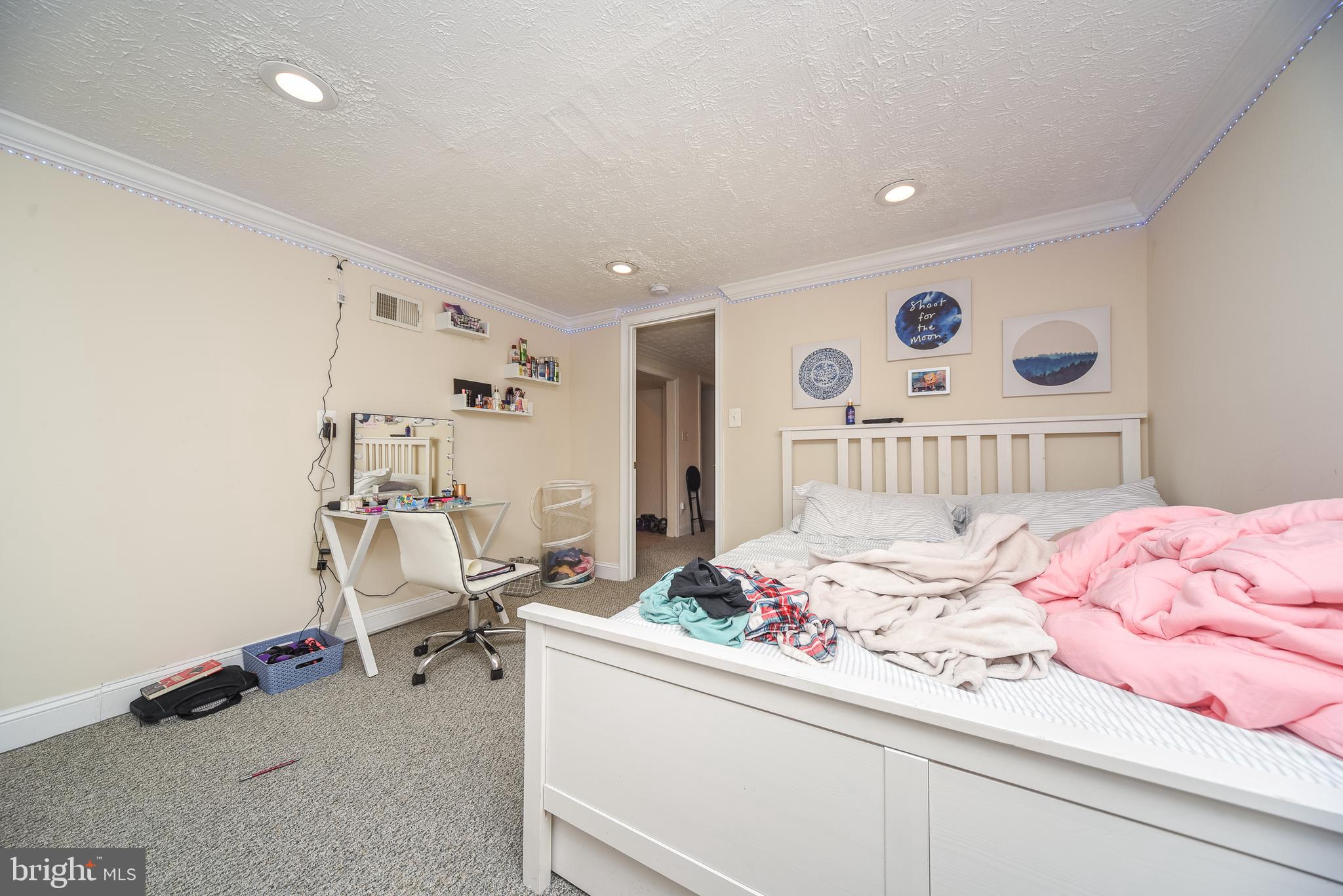 CRESTWOOD - Residential