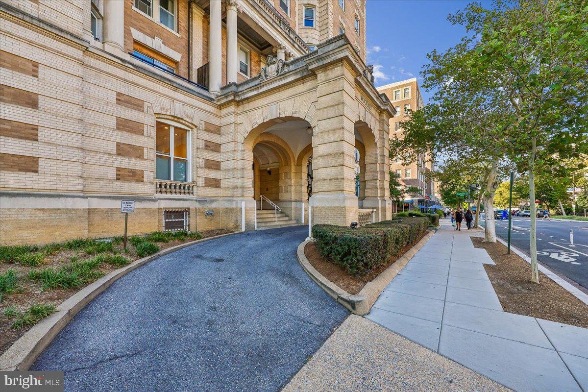 1851 NW COLUMBIA ROAD NW 401