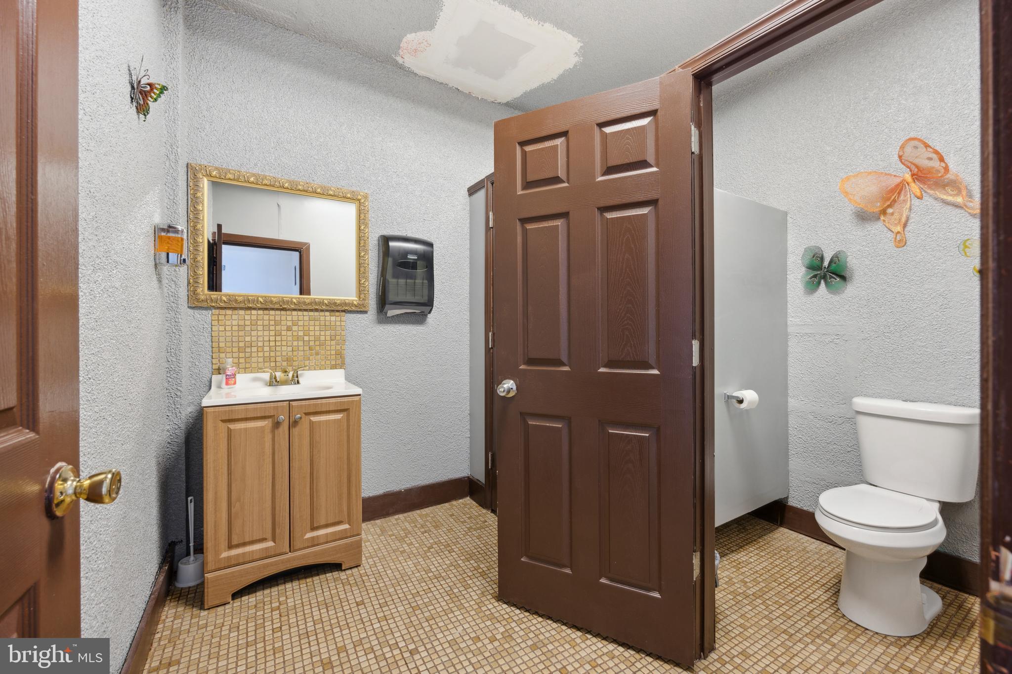 NORRIS SQUARE - Commercial Sale