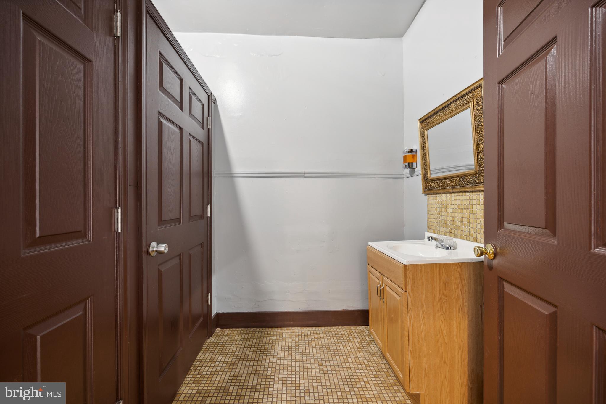 NORRIS SQUARE - Commercial Sale