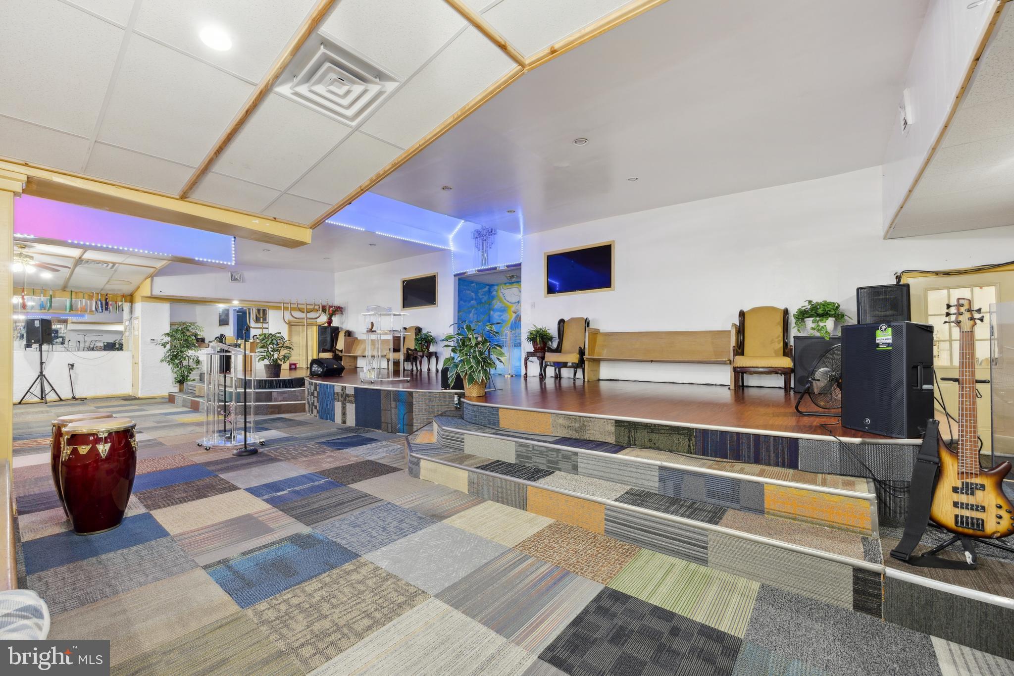 NORRIS SQUARE - Commercial Sale