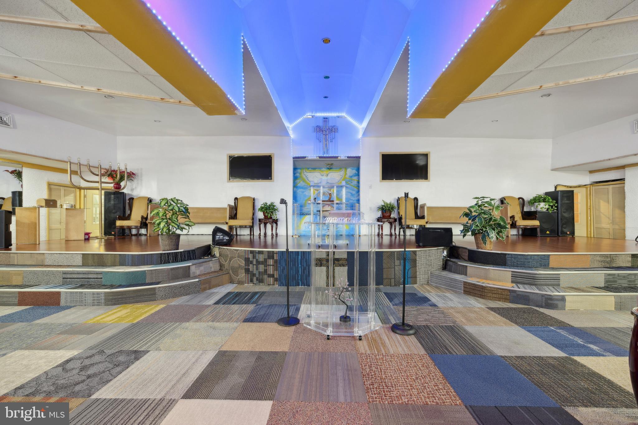 NORRIS SQUARE - Commercial Sale