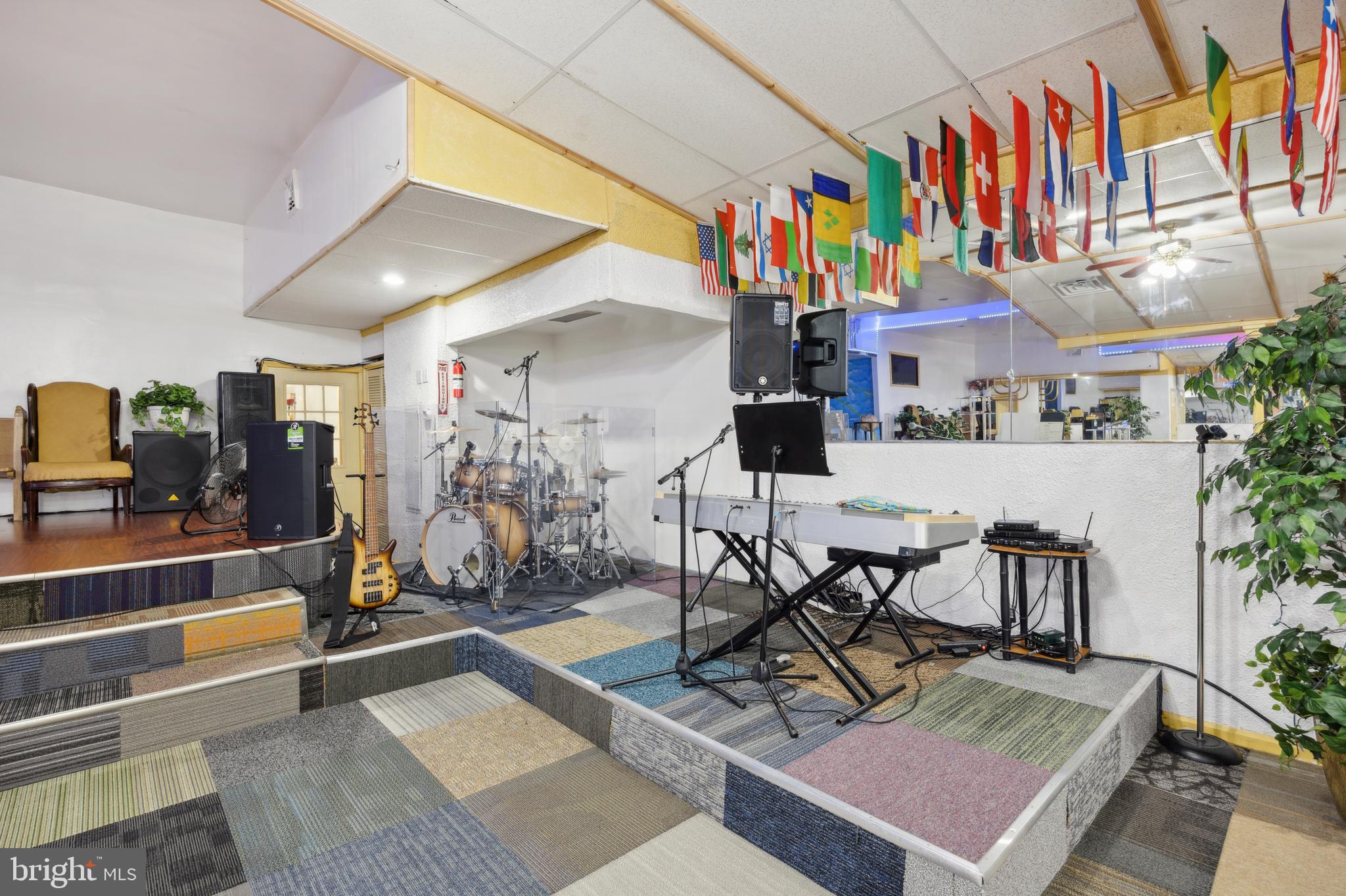 NORRIS SQUARE - Commercial Sale