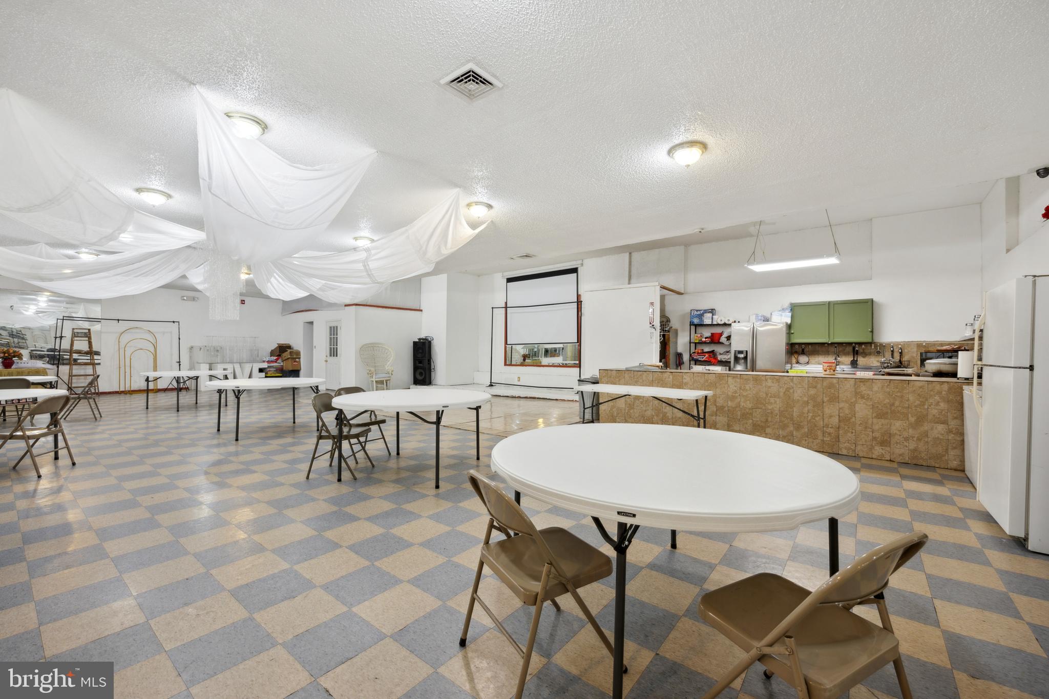 NORRIS SQUARE - Commercial Sale