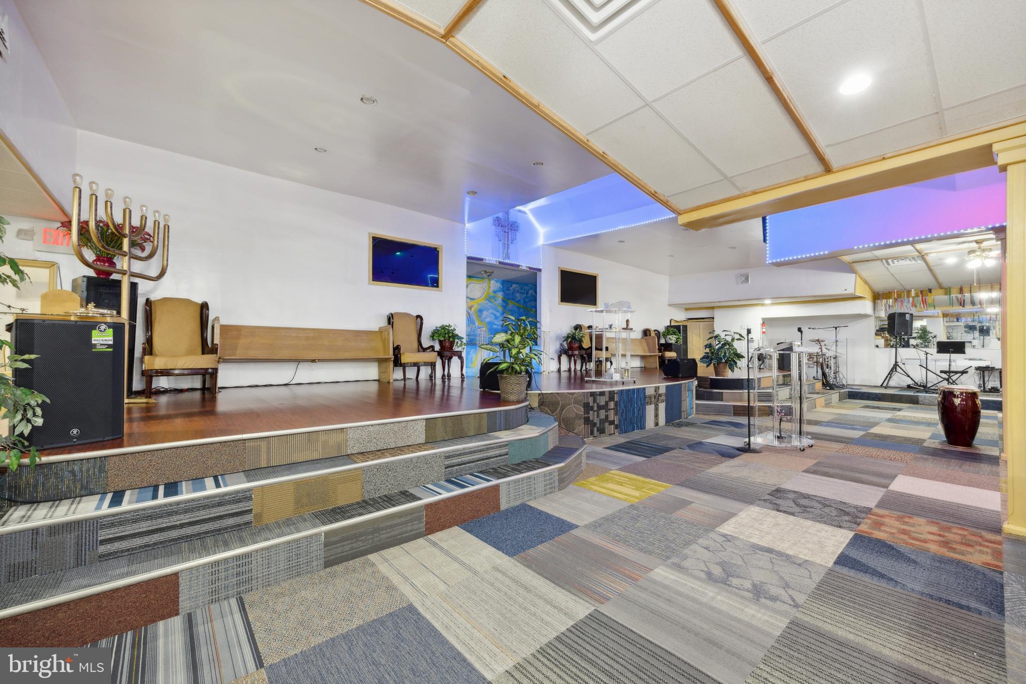 NORRIS SQUARE - Commercial Sale