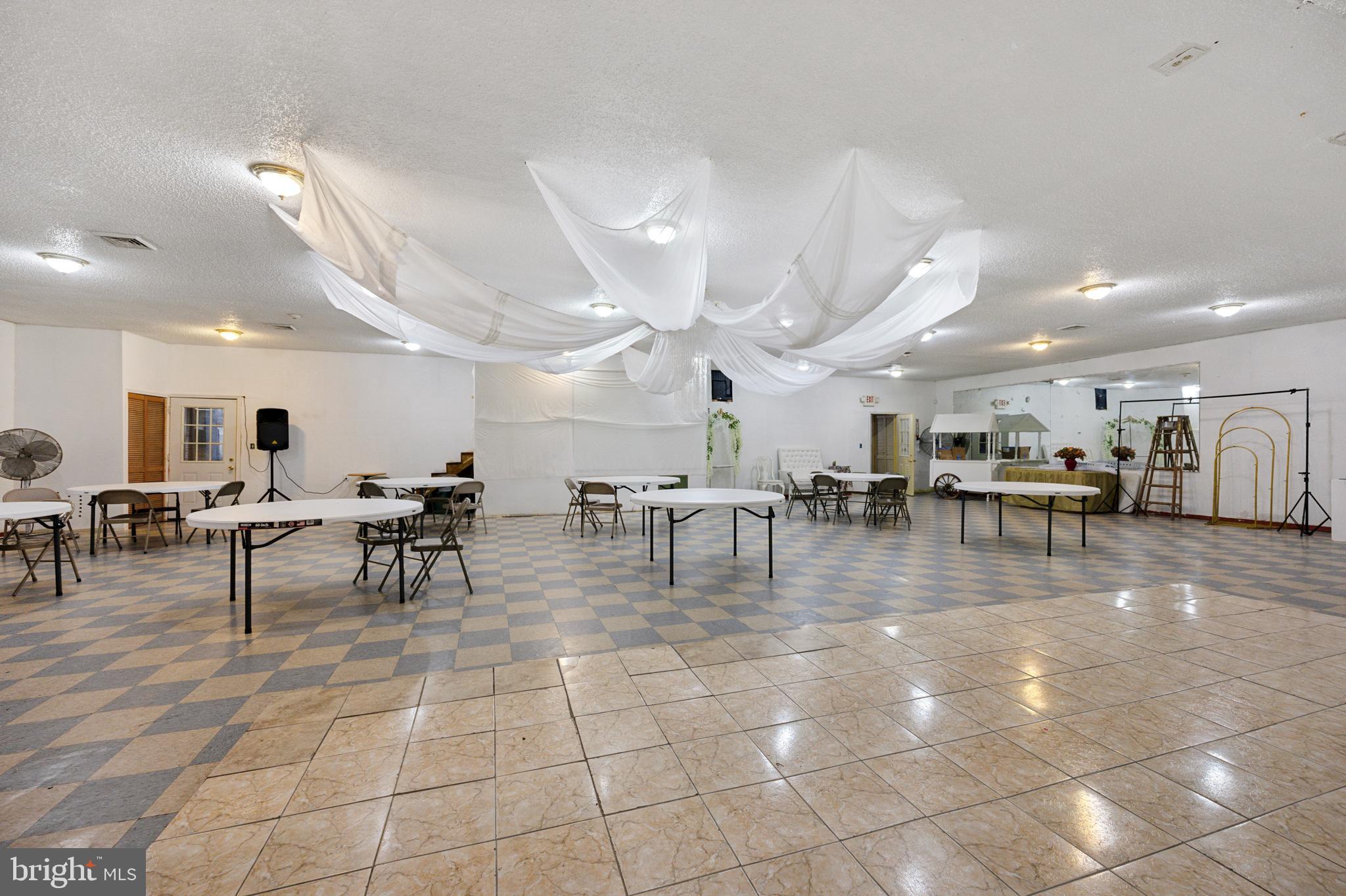 NORRIS SQUARE - Commercial Sale