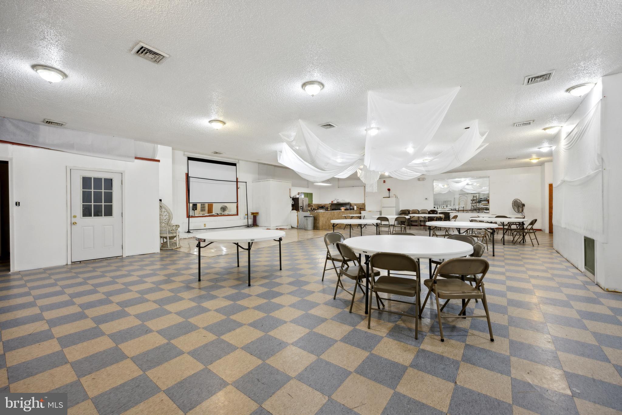 NORRIS SQUARE - Commercial Sale