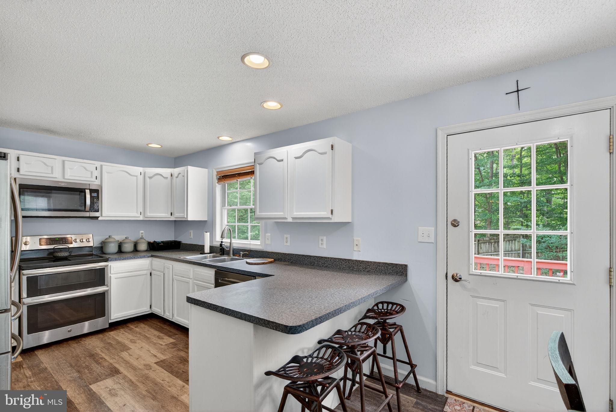 1396 JOHNNYCAKE LANE