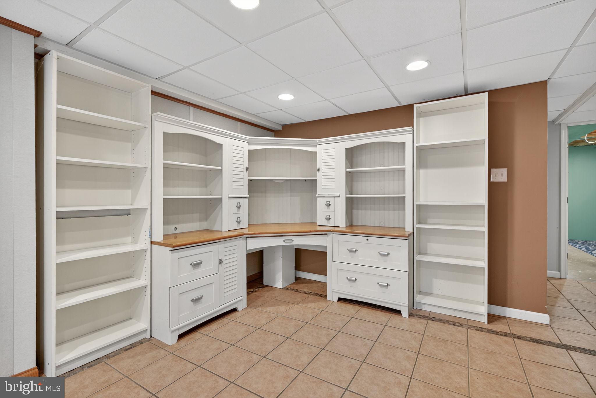 1396 JOHNNYCAKE LANE
