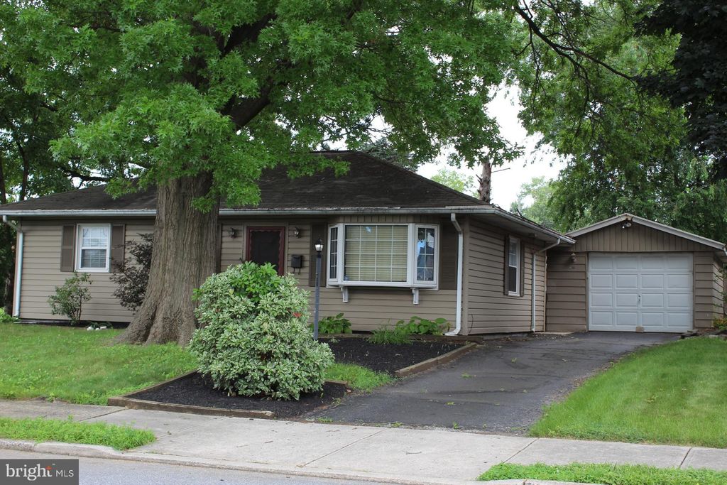 Photo of 501 E New Street, LITITZ, PA 17543 (MLS # PALA2073316)