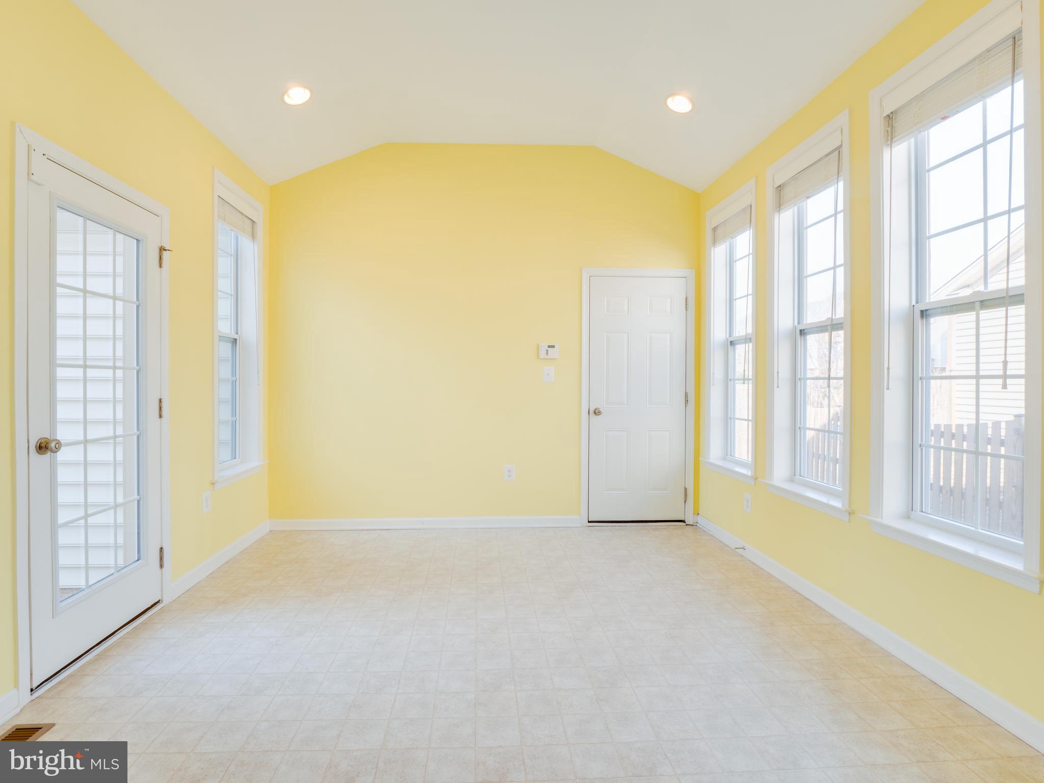 LOUDOUN VALLEY ESTATES 2 - Residential Lease