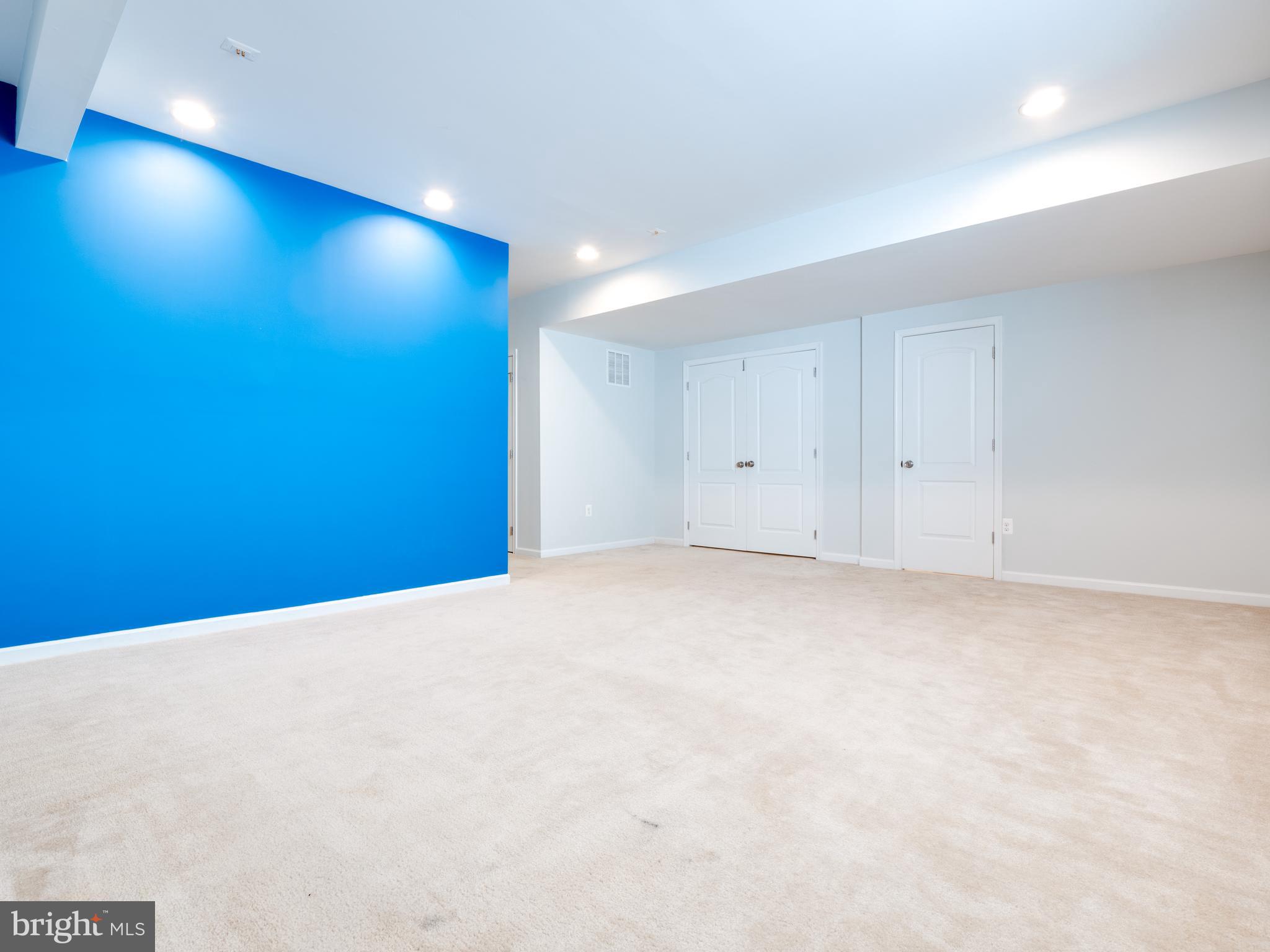 LOUDOUN VALLEY ESTATES 2 - Residential Lease