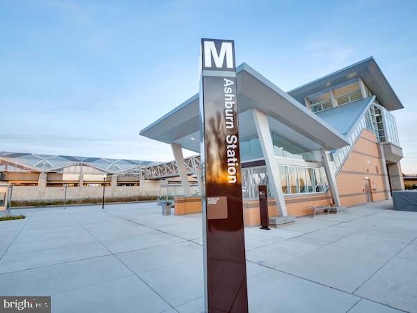 LOUDOUN VALLEY ESTATES 2 - Residential Lease