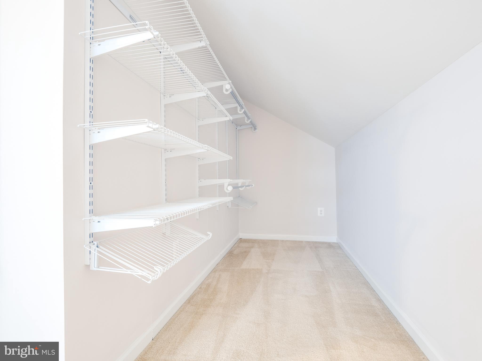 LOUDOUN VALLEY ESTATES 2 - Residential Lease