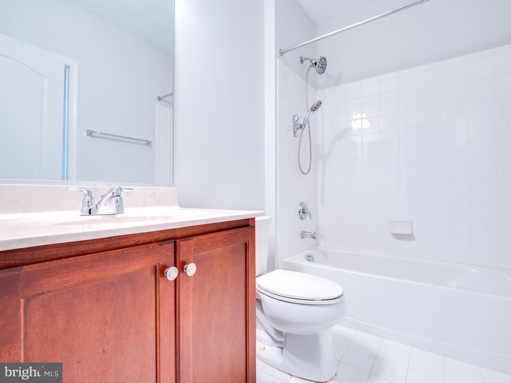 LOUDOUN VALLEY ESTATES 2 - Residential Lease