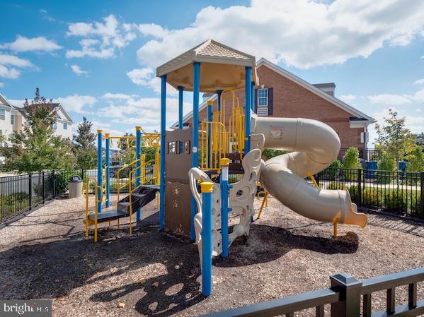 LOUDOUN VALLEY ESTATES 2 - Residential Lease