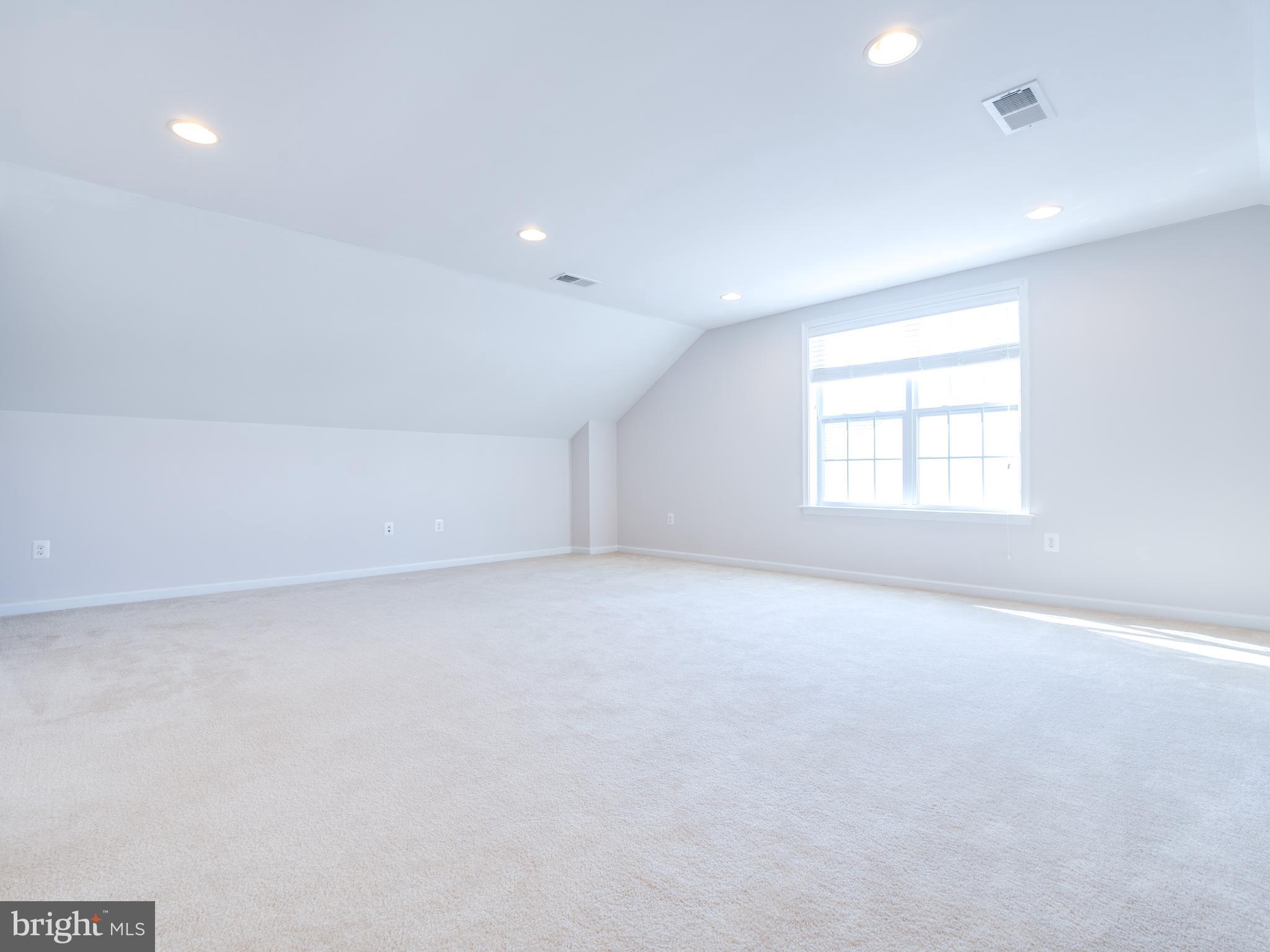 LOUDOUN VALLEY ESTATES 2 - Residential Lease