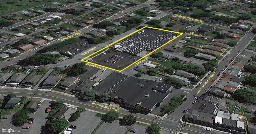New Street Commons, home to 30+ businesses of all sizes and types. Great investment for owner/user, with + 40,756 SF available and ready for lease. Approximately 21,449 SF currently vacant and unfinished.