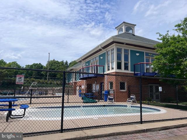 COMPTON VILLAGE - Residential