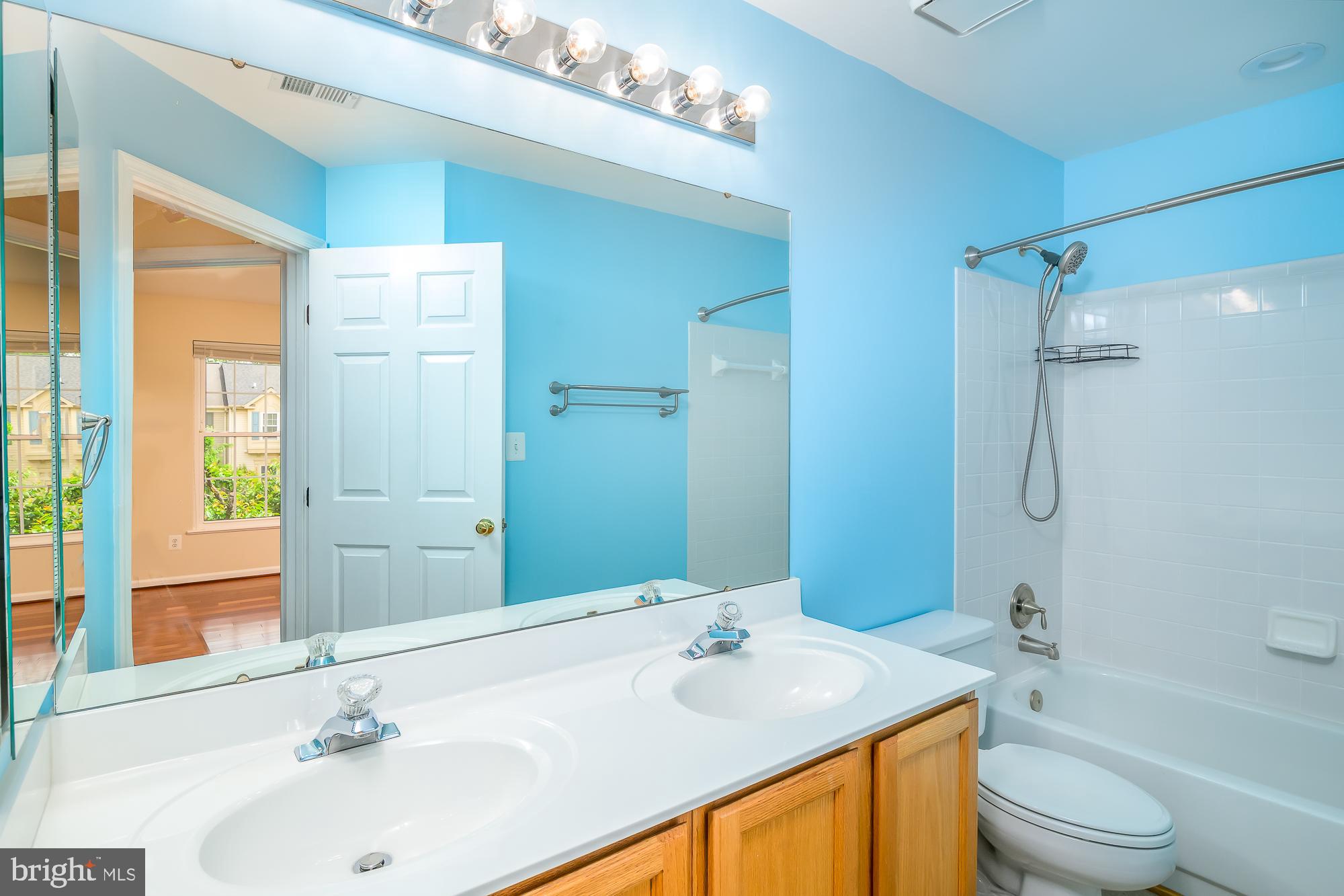 COMPTON VILLAGE - Residential