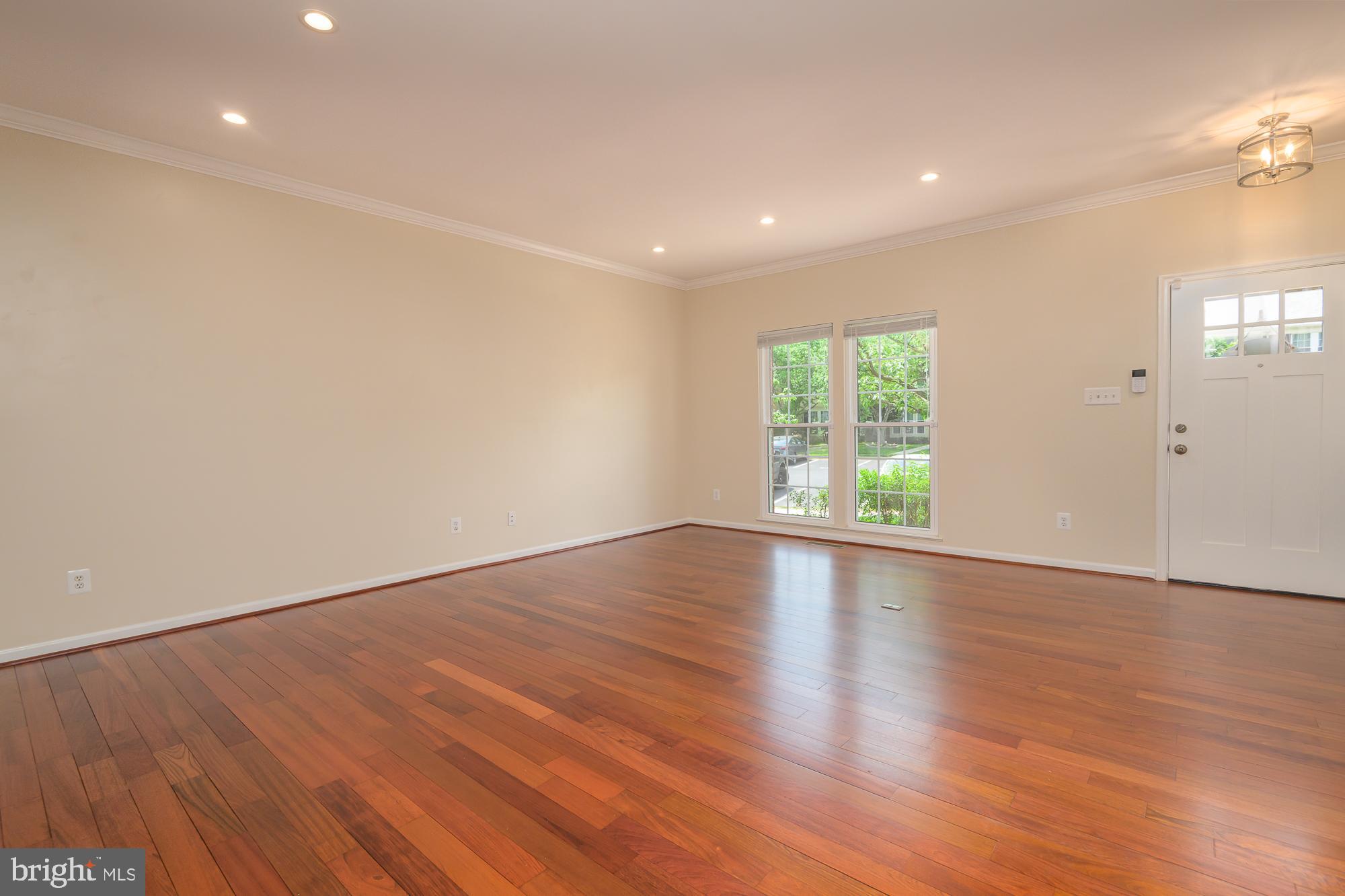 COMPTON VILLAGE - Residential