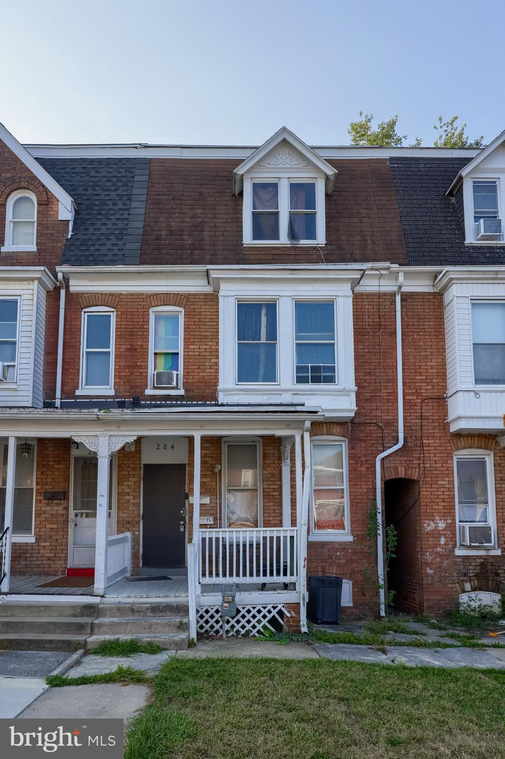 Photo of 284 W Cottage Place, YORK, PA 17401 (MLS # PAYK2090240)