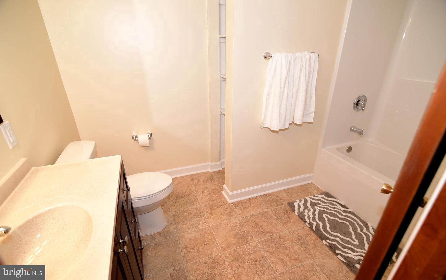 WARRLINDA VILLAGE - Residential Lease