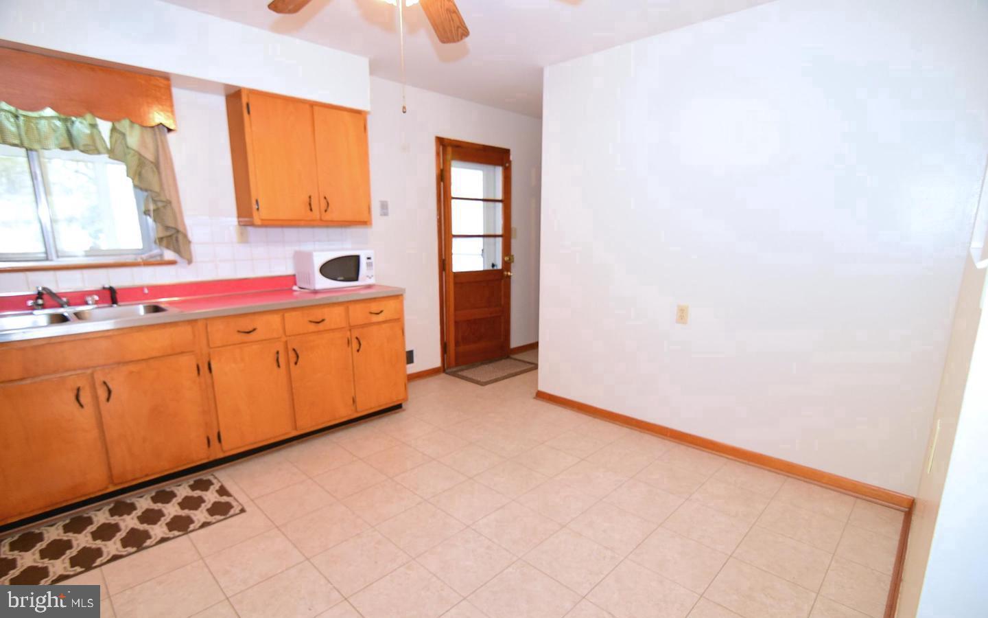 WARRLINDA VILLAGE - Residential Lease