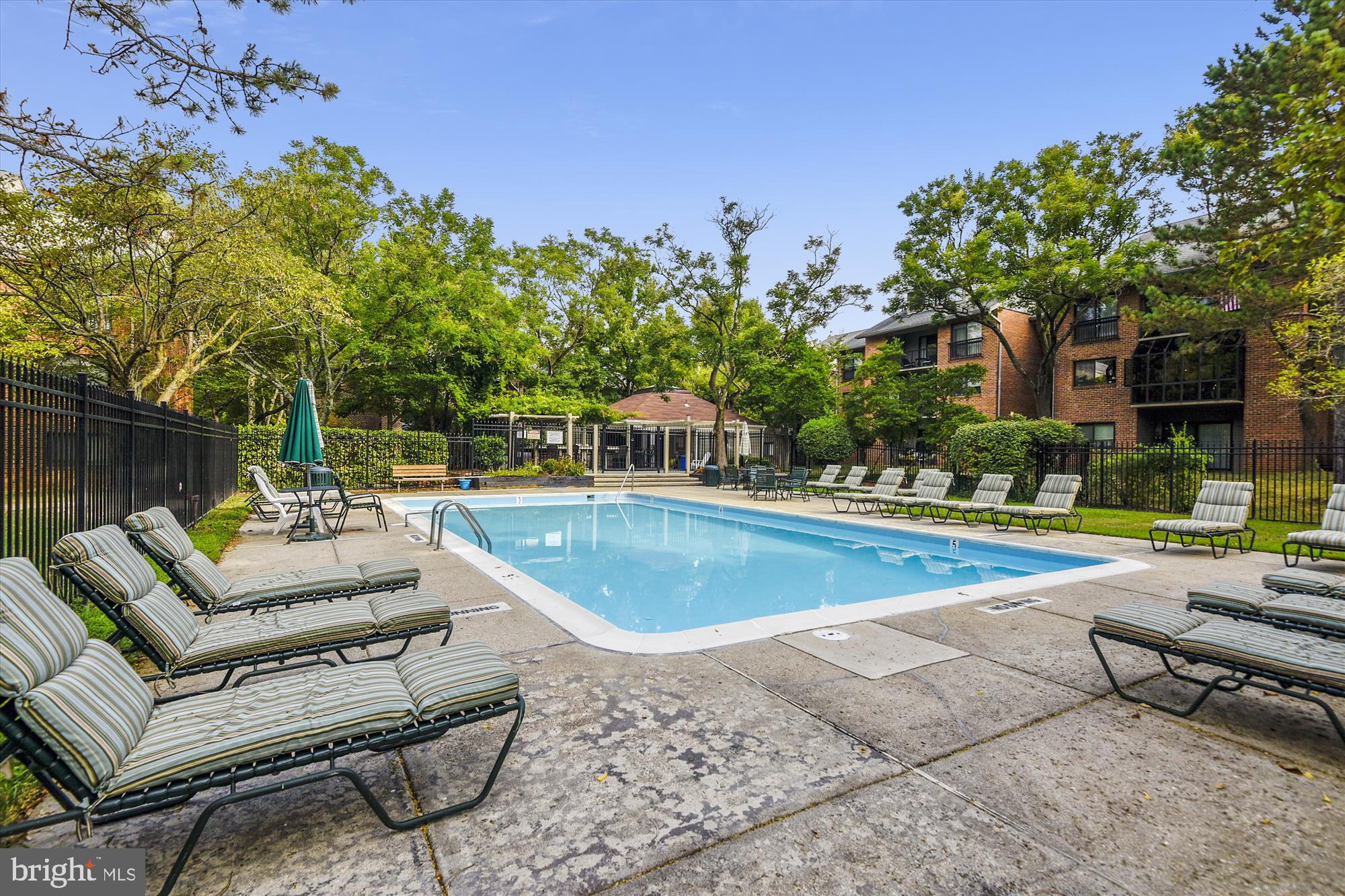 NORTH GREEN CONDOMINIUMS - Residential