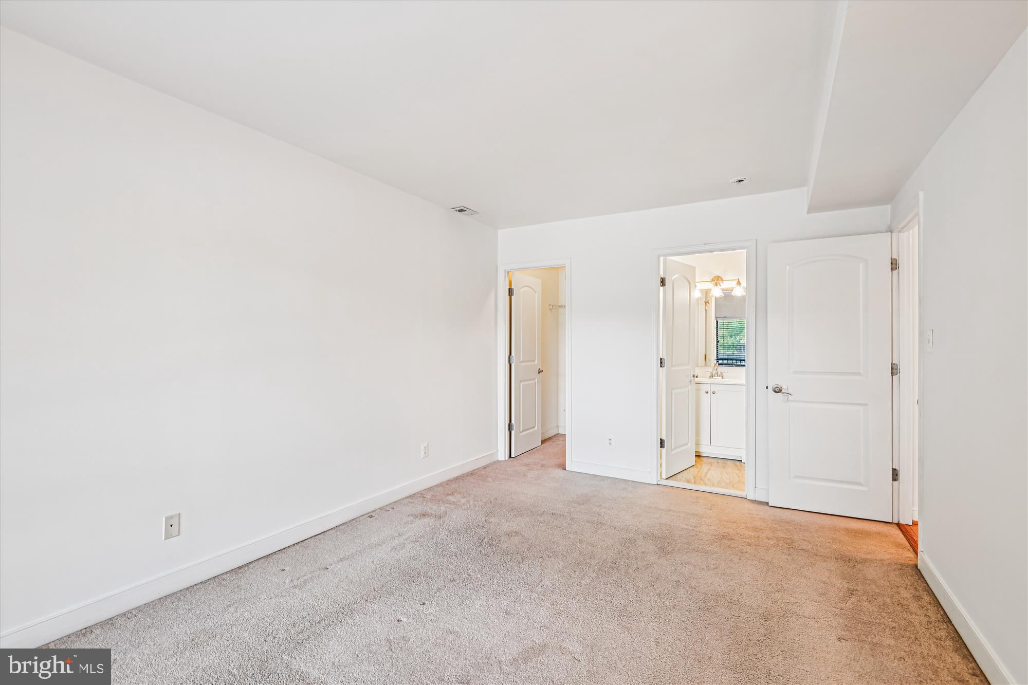 NORTH GREEN CONDOMINIUMS - Residential